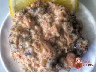 Сьомга у вершковому соусі з грибами