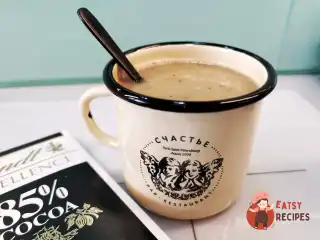 Шоколадна кава з кокосовим молоком