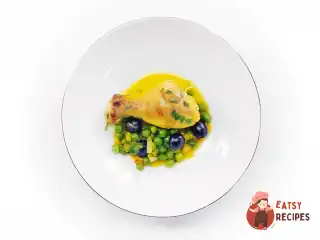 Курячі гомілки з шафраном, оливками та горошком