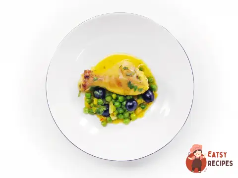 Курячі гомілки з шафраном, оливками та горошком