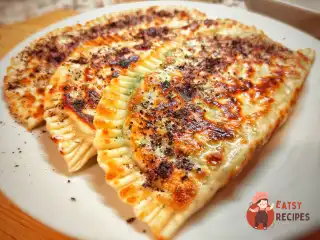 Кутаби по-азербайджанськи з черемшею та зеленню