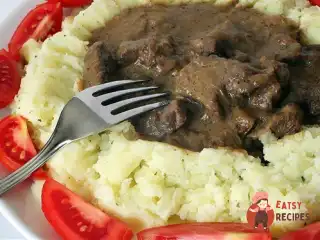 Яловичина по-строганівськи (бефстроганів)