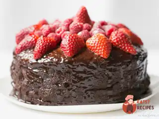 Торт шоколадно-ягідний з маскарпоне.