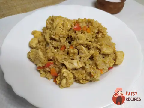 Пшенична каша з куркою