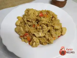 Пшенична каша з куркою