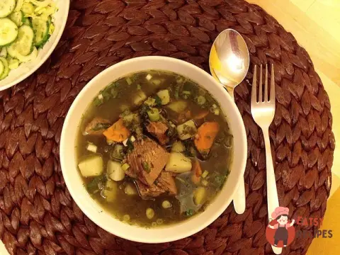 Зелений борщ на курячому бульйоні
