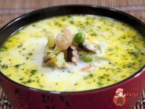 Сирний суп із морепродуктами