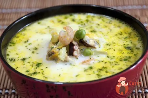 Сирний суп із морепродуктами