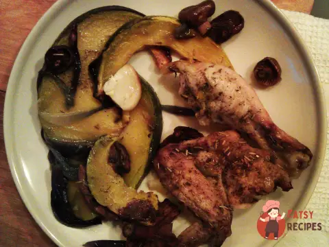 Курячі грудки, запечені з овочами