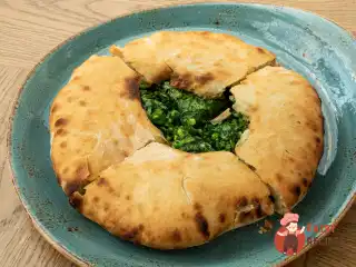 Пісний хачапурі зі шпинатом та зеленню