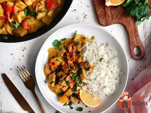 Курка з ананасами в соусі каррі