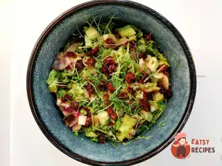 Овочевий салат із мікрозеленню