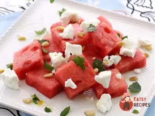 Салат з кавуном, фетою та м'ятою