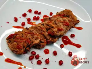 Свинячі медальйони, мариновані у гранатовому соку