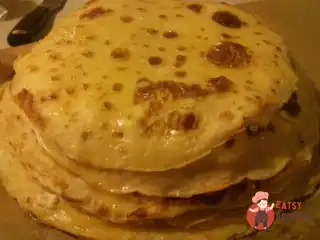 Млинець з|із| сиром і згущеним молоком