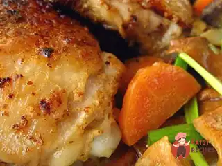 Запечені курячі стегенця в соусі кефіру з морквою