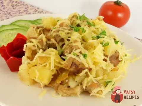 Картопля з індичим м'ясом та сиром