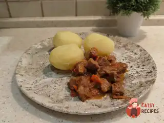 Тушкована яловичина з підливою