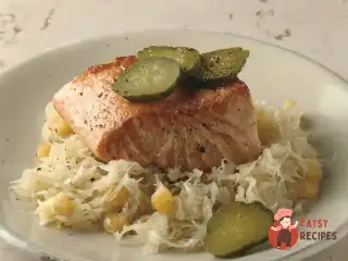 Шукрут із лососем