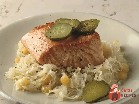 Шукрут із лососем