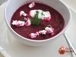 Буряковий крем-суп зі сметаною та шніт-цибулею