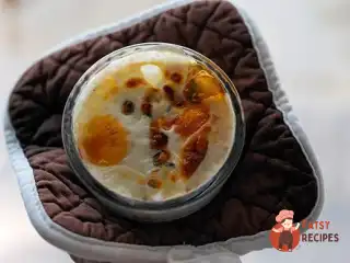 Яйця з лососем, запечені в духовці