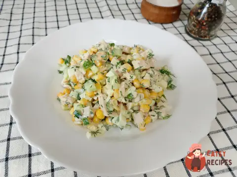 Салат із копченою курячою грудкою