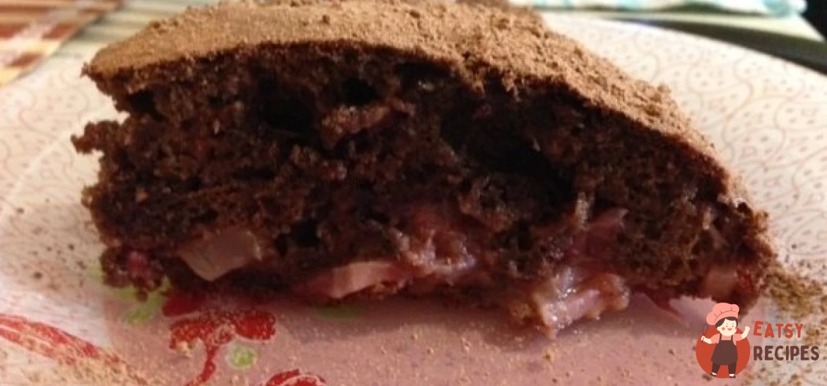 Шоколадний пиріг з полуницею