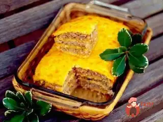 Листковий сирний пиріг з курячим фаршем