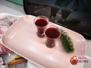 Ягідний морс з імбиром та вишнею