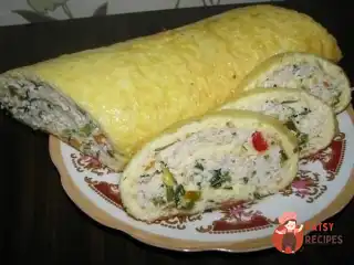 Сирно-яєчний рулет із курячим фаршем