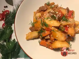 Тушкована картопля зі свининою та лечо