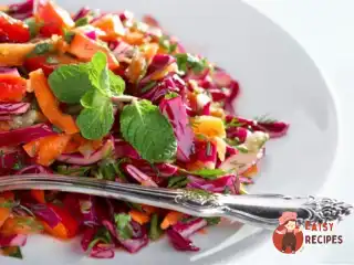 Капустяний салат з горіхами