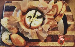 Запечений Камамбер З Чебрецем, Часником Та Часниковим Хлібом