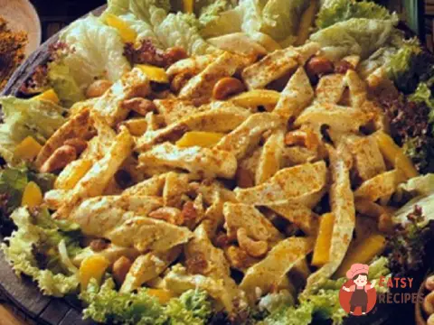 Курячий салат з манго