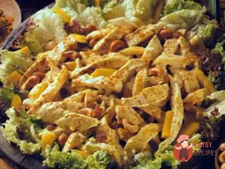 Курячий салат з манго