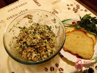 Салат з печінкою тріски