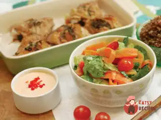 Хрумка курка з прянощами та салатом