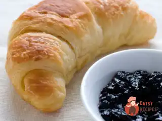 Теплий чорничний соус