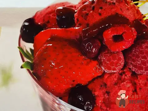 Просте морозиво з ягід
