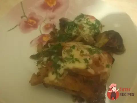 Курячі стегна з грибами