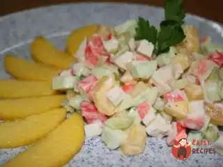Грибний салат з ананасами та крабовим м'ясом