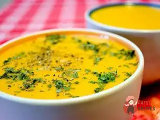 Овочевий суп-пюре з куркою та цвітною капустою