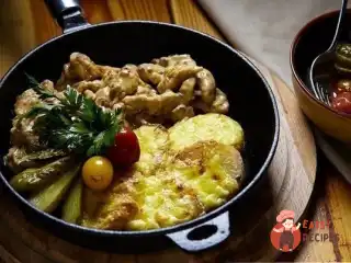 Фрікас з курки з картоплею