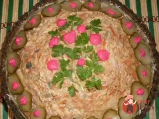 Курячий салат з квасолею та волоськими горіхами