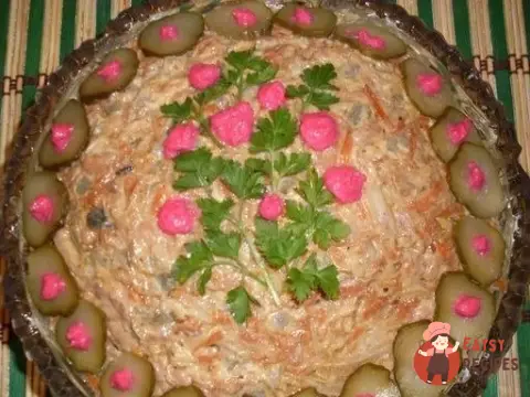 Курячий салат з квасолею та волоськими горіхами