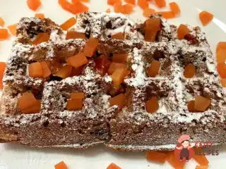 Безглютенові вафлі з папаєю та сушеною вишнею