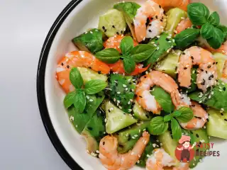 Салат з авокадо та креветками