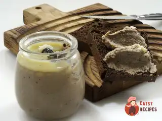 Паштет з курячої печінки з коньяком та чорносливом