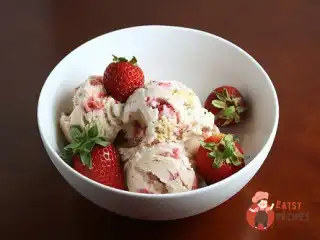 Морозиво «Полуничний чізкейк»